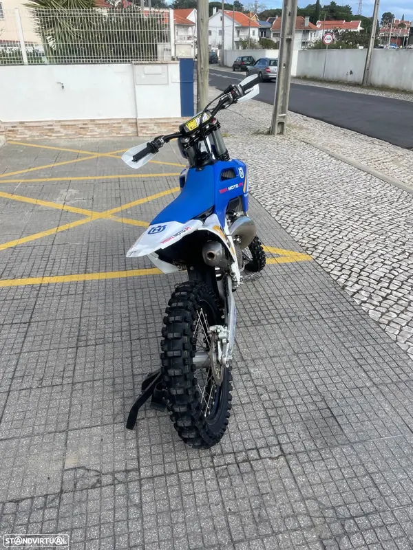 Husqvarna TC 300 2025 - 8999 EUR, 22 km - AUTO.MOTO.pt - 22km - foto 4 de 5
