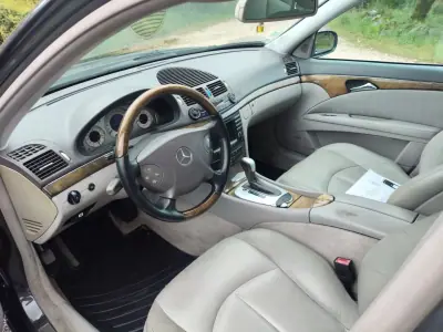 Mercedes-Benz E 200 2003 - 3900 EUR, 338200 km - AUTO.MOTO.pt - 338200km - foto 11 de 14