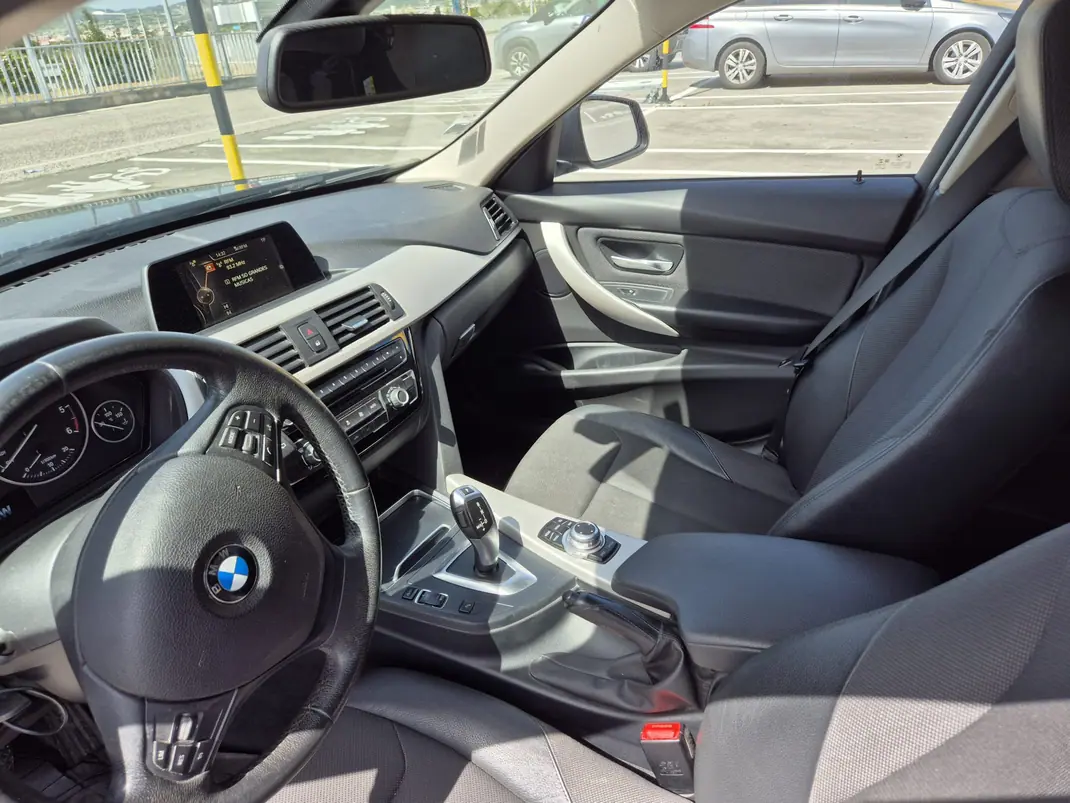 BMW 320 2017 - 12000 EUR, 342700 km - AUTO.MOTO.pt - 342700km - foto 6 de 6