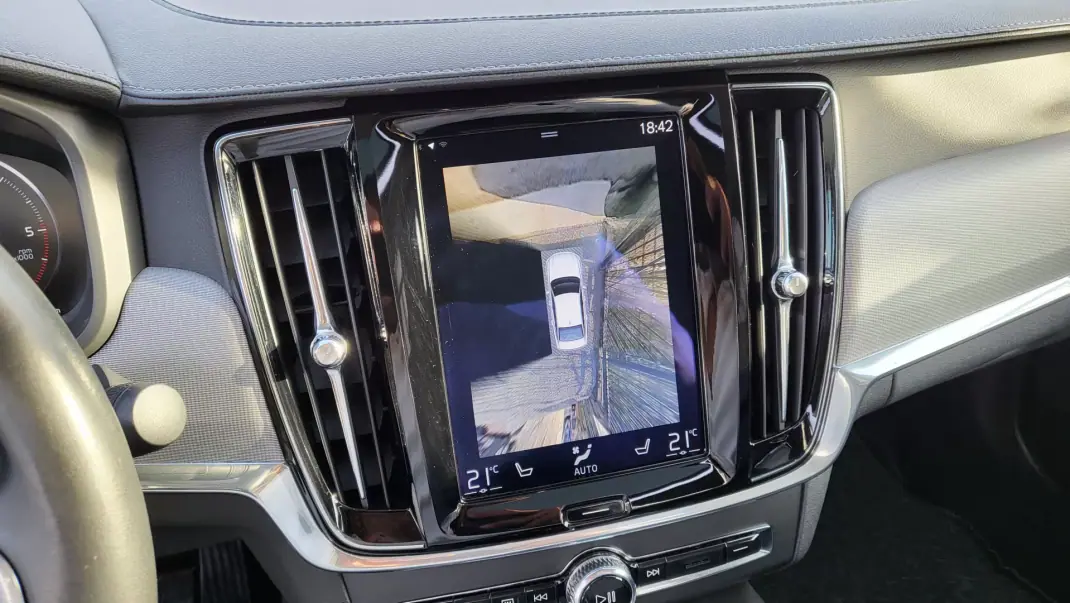 Volvo S90 2017 - 16900 EUR, 292100 km - 292100km - foto 34 de 44