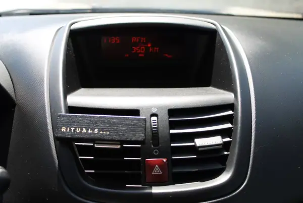Peugeot 207 2007 - 4750 EUR, 156000 km - AUTO.MOTO.pt - 156000km - foto 18 de 23