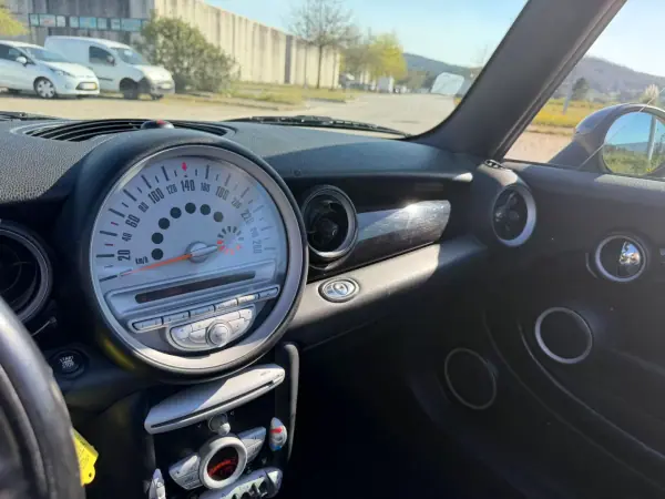 MINI 2010 - 13900 EUR, 126600 km - AUTO.MOTO.pt - 126600km - foto 15 de 18