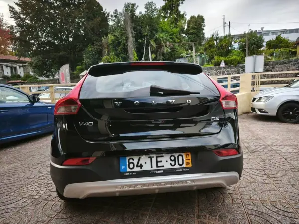 Volvo V40 Cross Country 2017 - 18500 EUR, 100000 km - AUTO.MOTO.pt - 100000km - foto 11 de 34