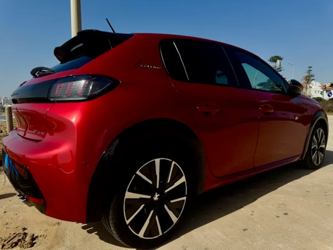 Peugeot 208 2019 - 13900 EUR, 75000 km - AUTO.MOTO.pt - 75000km - foto 4 de 19