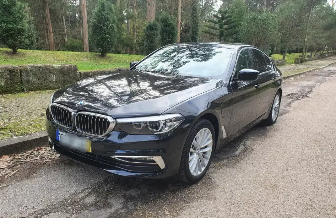 BMW 530e 2019 - 31990 EUR, 7558 km - AUTO.MOTO.pt - 7558km - foto 1 de 27