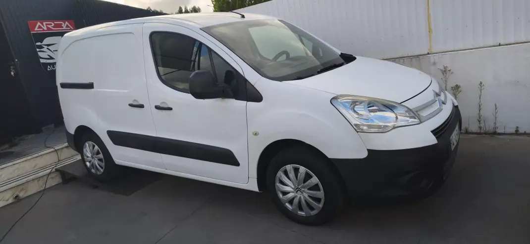 Citroën Premium 3 lugares 2011 - 7500 EUR, 274782 km - AUTO.MOTO.pt - 274782km - foto 1 de 5