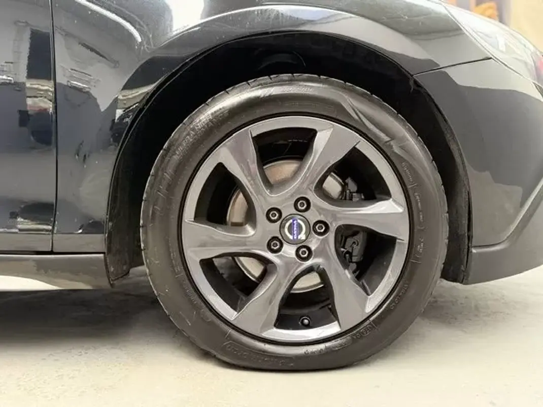 Volvo V40 2014 - 8999 EUR, 260000 km - 260000km - foto 9 de 15
