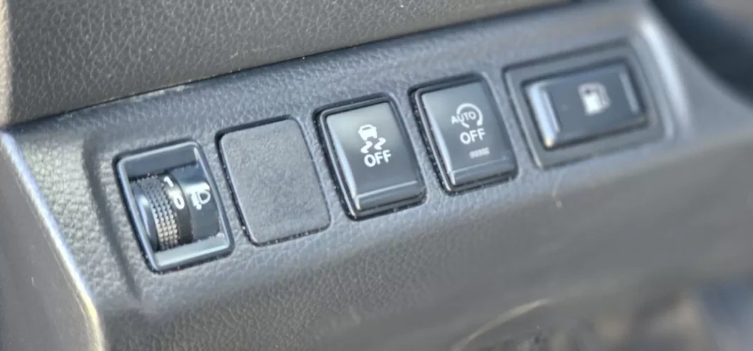 Nissan Navara 2020 - 27400 EUR, 190102 km - AUTO.MOTO.pt - 190102km - foto 8 de 12