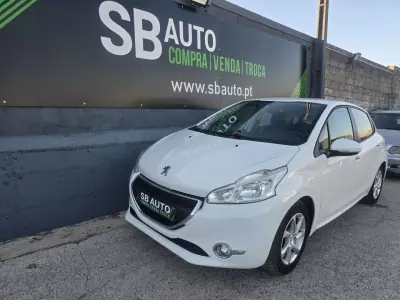 Peugeot 208 2014 - 7250 EUR, 157000 km - 157000km - foto 13 de 23