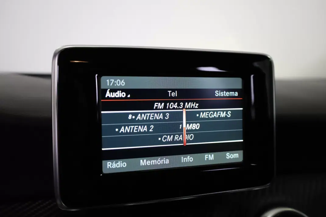 Mercedes-Benz A 200 2015 - 20950 EUR, 54047 km - AUTO.MOTO.pt - 54047km - foto 26 de 32