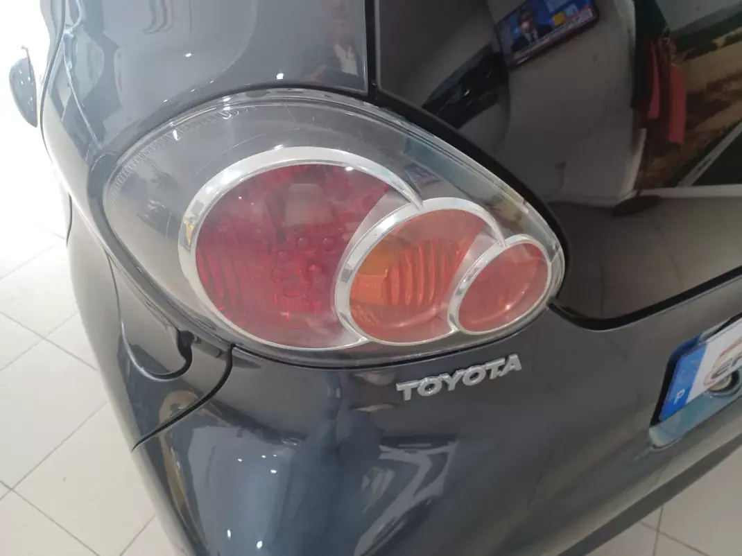 Toyota Aygo 2011 - 6790 EUR, 110561 km - AUTO.MOTO.pt - 110561km - foto 27 de 33