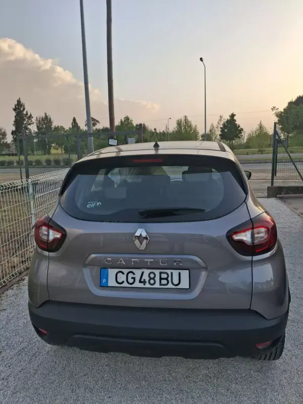 Renault Captur 2018 - 13500 EUR, 95123 km - AUTO.MOTO.pt - 95123km - foto 7 de 12