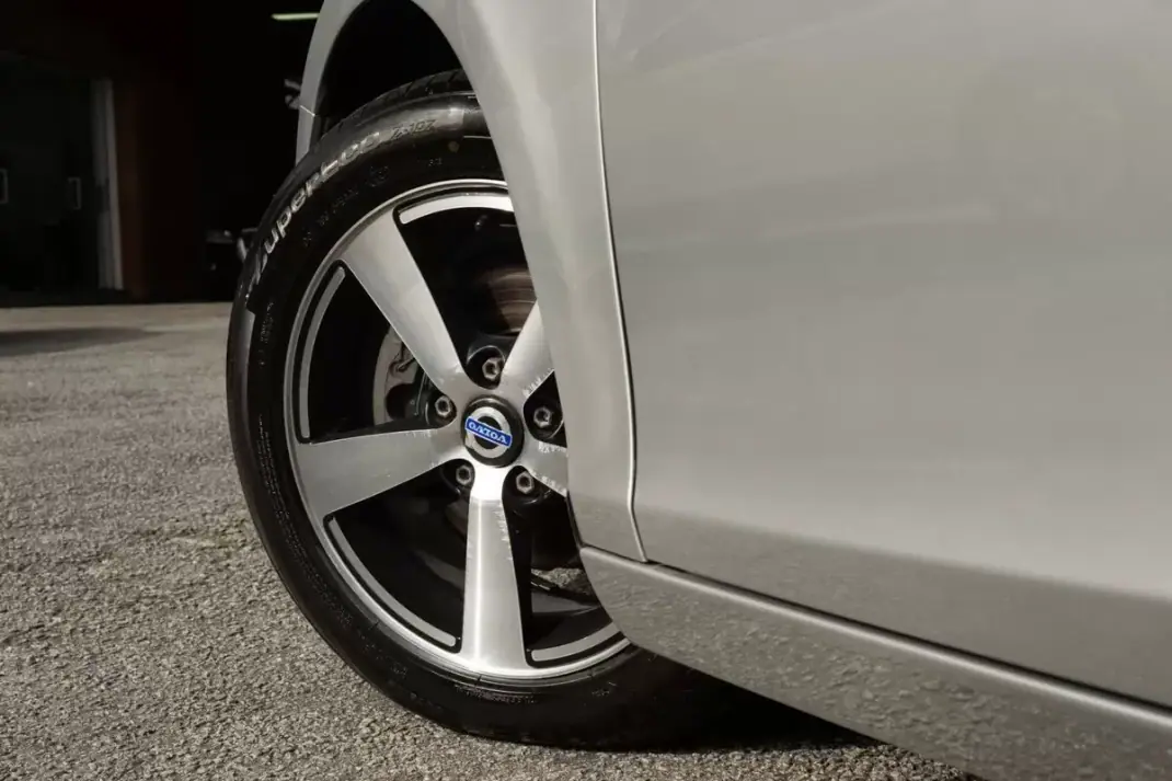 Volvo V40 2013 - 10999 EUR, 275270 km - AUTO.MOTO.pt - 275270km - foto 11 de 24