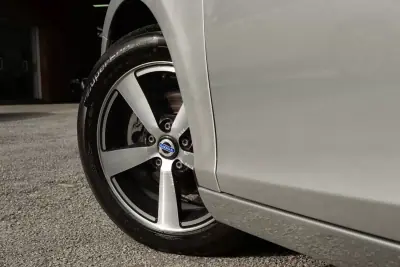 Volvo V40 2013 - 10999 EUR, 275270 km - AUTO.MOTO.pt - 275270km - foto 11 de 24