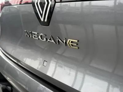 Renault Mégane E-Tech 2023 - 25500 EUR, 58000 km - AUTO.MOTO.pt - 58000km - foto 40 de 121