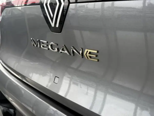 Renault Mégane E-Tech 2023 - 25500 EUR, 58000 km - AUTO.MOTO.pt - 58000km - foto 40 de 121