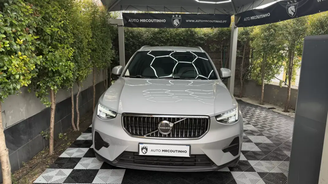 Volvo XC 40 2023 - 31500 EUR, 82000 km - AUTO.MOTO.pt - 82000km - foto 1 de 24