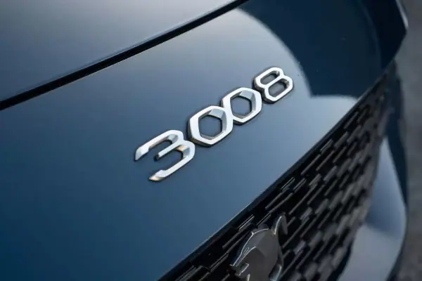 Peugeot 3008 2022 - 23999 EUR, 114300 km - AUTO.MOTO.pt - 114300km - foto 8 de 26