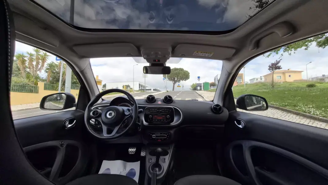 Smart ForTwo Coupé 2019 - 13480 EUR, 79000 km - AUTO.MOTO.pt - 79000km - foto 3 de 8