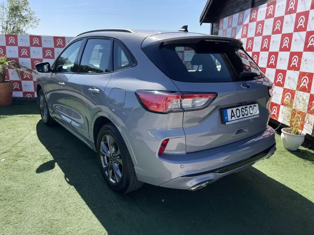 Ford Kuga 2022 - 17990 EUR, 85480 km - AUTO.MOTO.pt - 85480km - foto 4 de 22