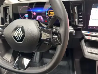 Renault Mégane E-Tech 2023 - 24950 EUR, 30503 km - AUTO.MOTO.pt - 30503km - foto 37 de 45