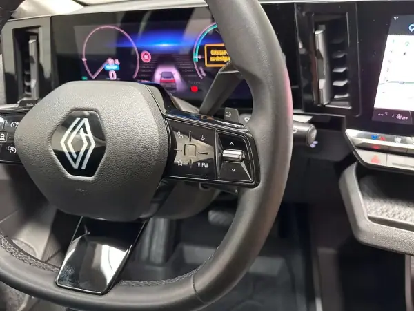 Renault Mégane E-Tech 2023 - 24950 EUR, 30503 km - AUTO.MOTO.pt - 30503km - foto 37 de 45