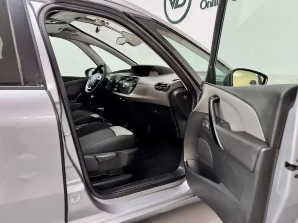 Citroën C4 Grand Picasso 2018 - 11500 EUR, 154000 km - AUTO.MOTO.pt - 154000km - foto 51 de 57