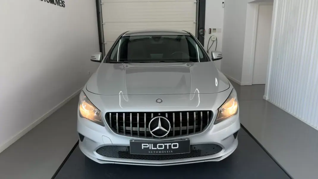 Mercedes-Benz CLA 180 2016 - 16990 EUR, 142457 km - 142457km - foto 3 de 26