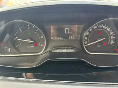 Peugeot 208 VAN 1.6 HDi Premium 2017 - 11750 EUR, 95494 km - AUTO.MOTO.pt - 95494km - foto 3 de 15