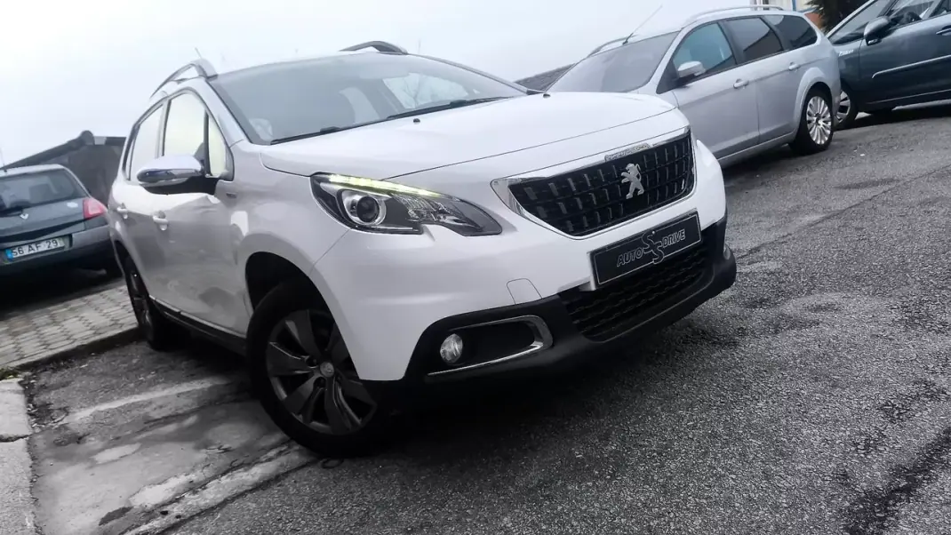 Peugeot 2008 2017 - 10900 EUR, 145000 km - AUTO.MOTO.pt - 145000km - foto 5 de 16