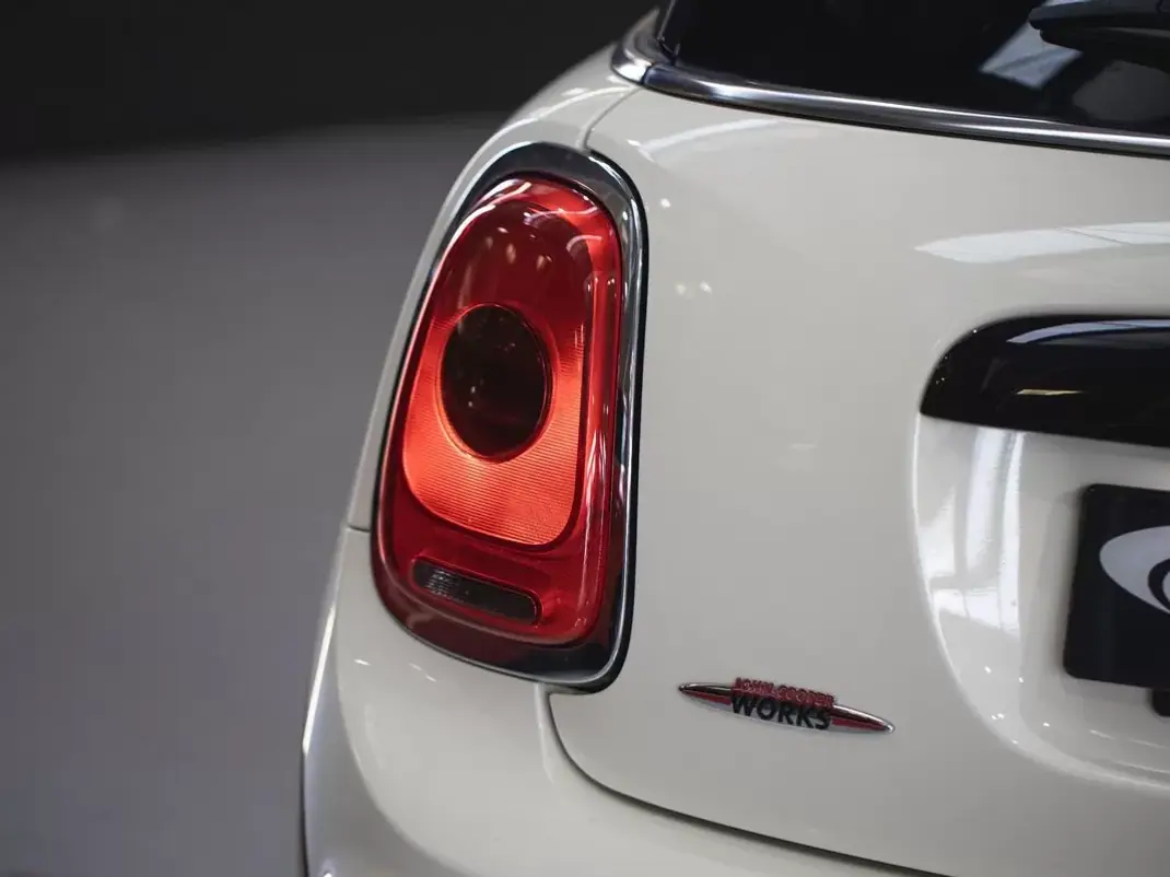 MINI 3 Portas 2017 - 21990 EUR, 84313 km - 84313km - foto 12 de 24
