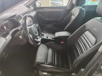 Volkswagen Passat Variant 2018 - 21990 EUR, 137500 km - AUTO.MOTO.pt - 137500km - foto 11 de 44