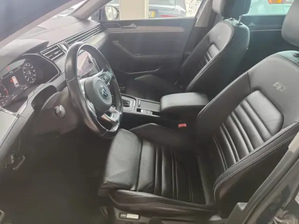 Volkswagen Passat Variant 2018 - 21990 EUR, 137500 km - AUTO.MOTO.pt - 137500km - foto 11 de 44