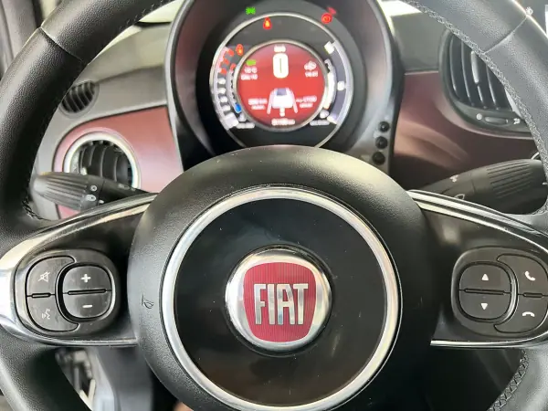 Fiat 500C 2021 - 12800 EUR, 63389 km - AUTO.MOTO.pt - 63389km - foto 17 de 24