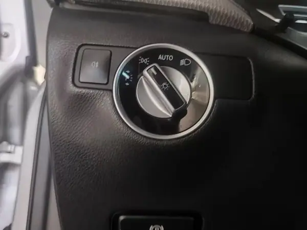 Mercedes-Benz B 180 2012 - 10990 EUR, 221000 km - AUTO.MOTO.pt - 221000km - foto 25 de 35
