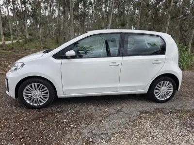 Volkswagen Up! 2016 - 7990 EUR, 152974 km - AUTO.MOTO.pt - 152974km - foto 47 de 71
