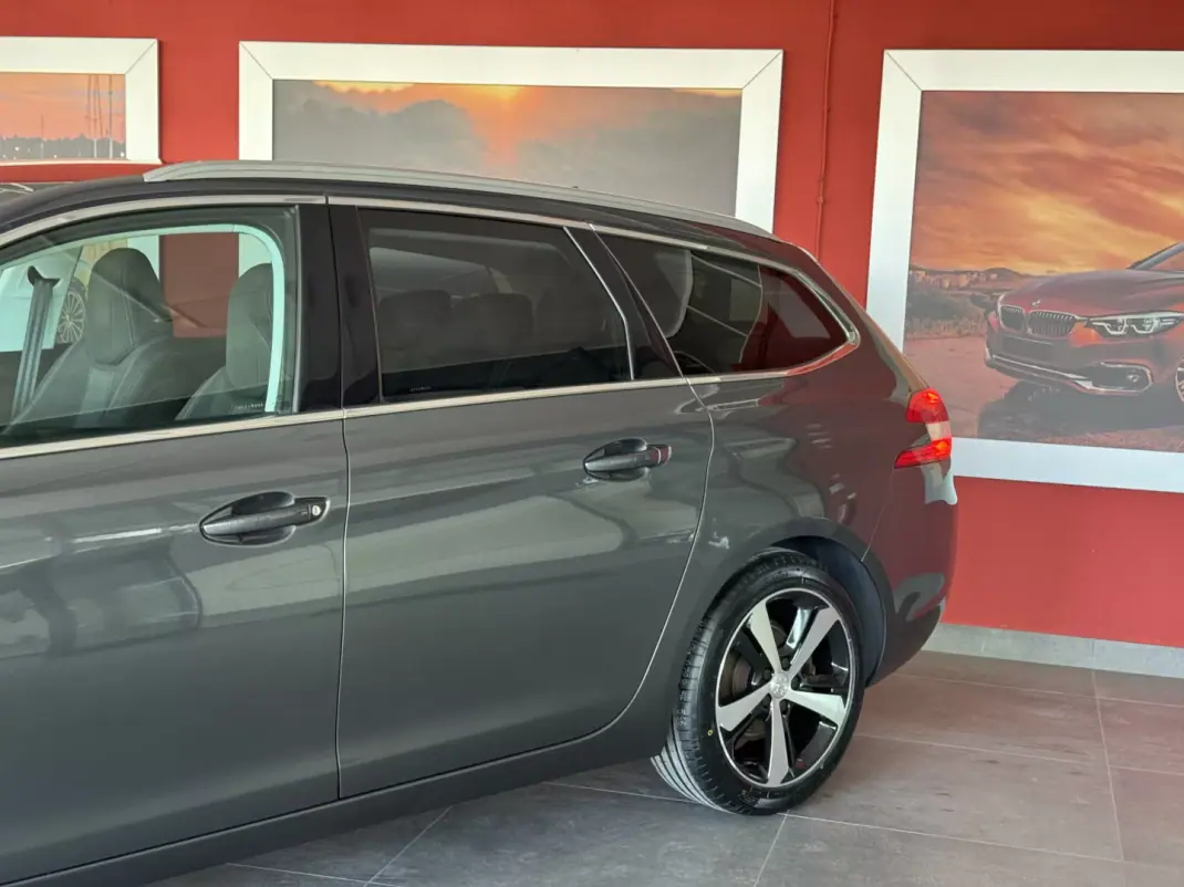 Peugeot 308 SW 2018 - 14990 EUR, 124838 km - AUTO.MOTO.pt - 124838km - foto 3 de 21