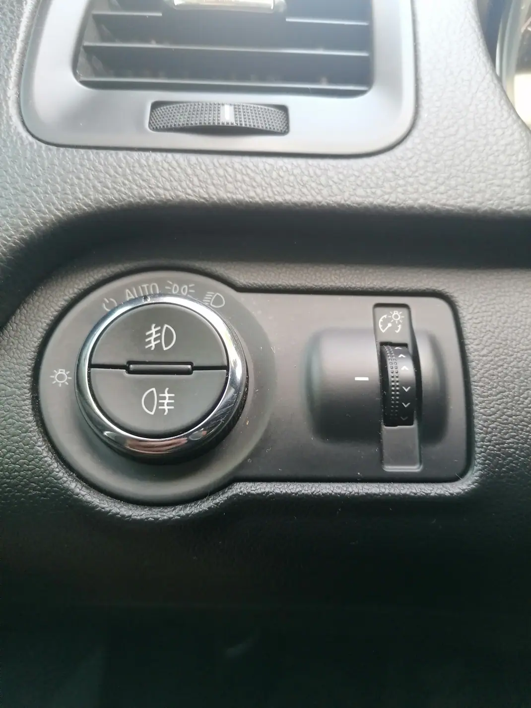 Opel Insignia Sports Tourer 2014 - 7500 EUR, 289000 km - AUTO.MOTO.pt - 289000km - foto 15 de 15