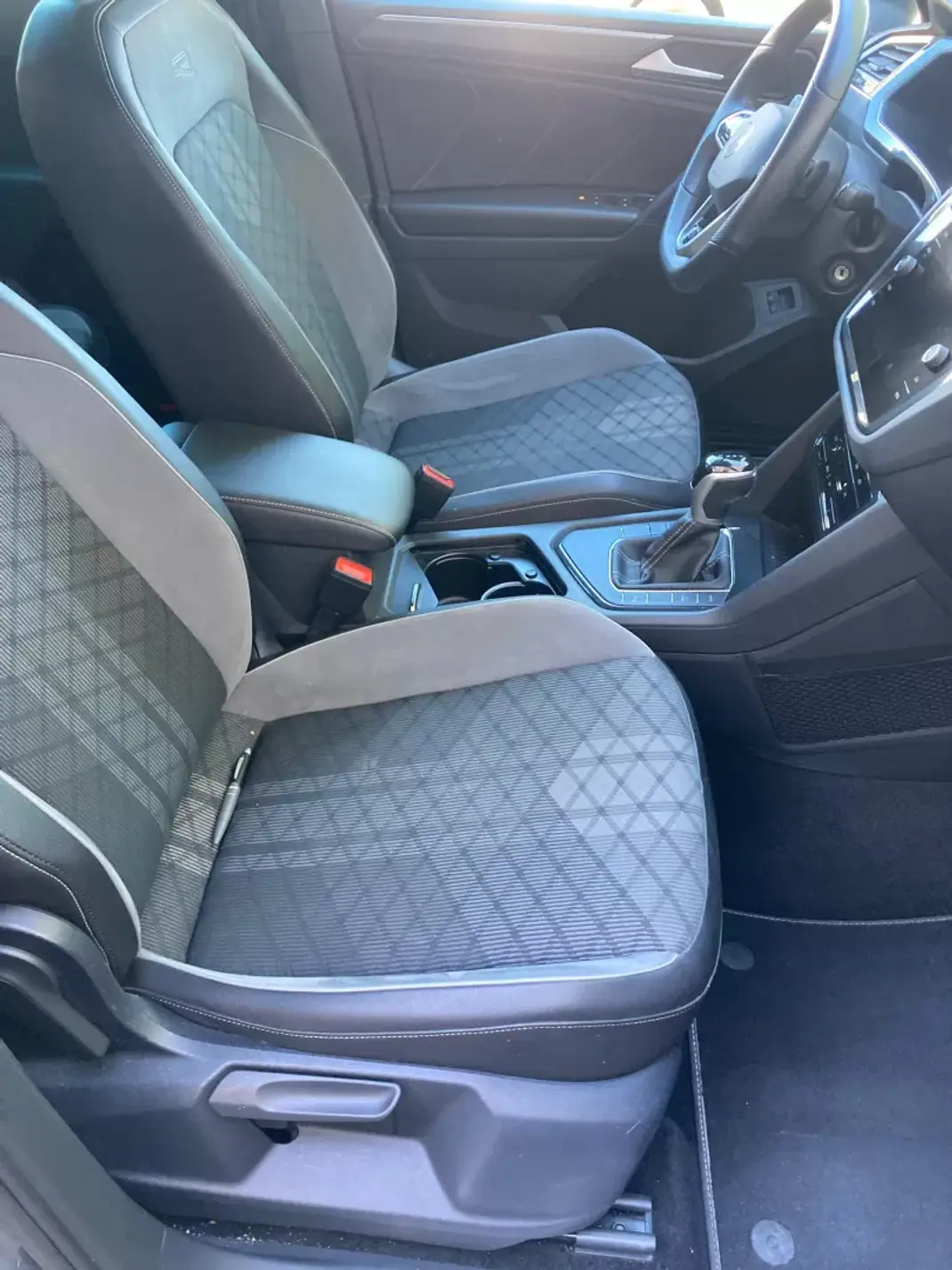 Volkswagen Tiguan 2022 - 32900 EUR, 65994 km - AUTO.MOTO.pt - 65994km - foto 17 de 24