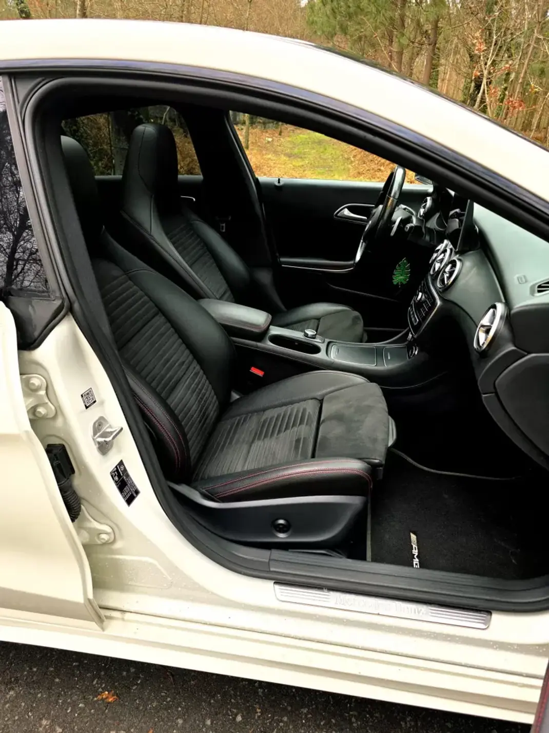 Mercedes-Benz CLA 220 2017 - 19990 EUR, 211000 km - AUTO.MOTO.pt - 211000km - foto 25 de 31