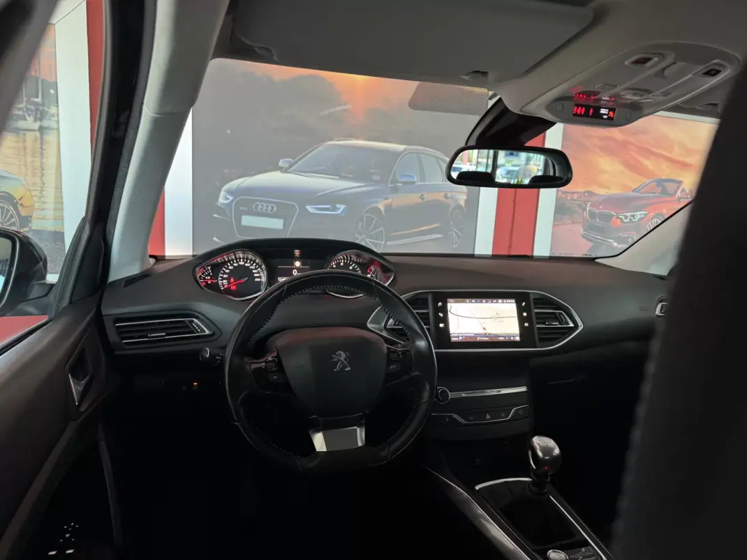 Peugeot 308 SW 2018 - 14990 EUR, 124838 km - AUTO.MOTO.pt - 124838km - foto 17 de 21