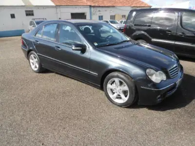 Mercedes-Benz C 220 2004 — foto 2 de 15
