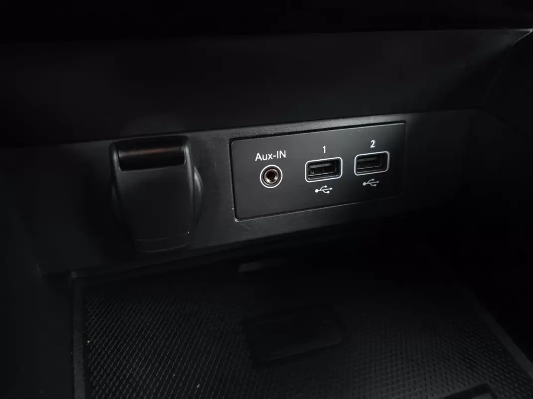 Renault Clio 2022 - 14500 EUR, 104000 km - AUTO.MOTO.pt - 104000km - foto 28 de 43