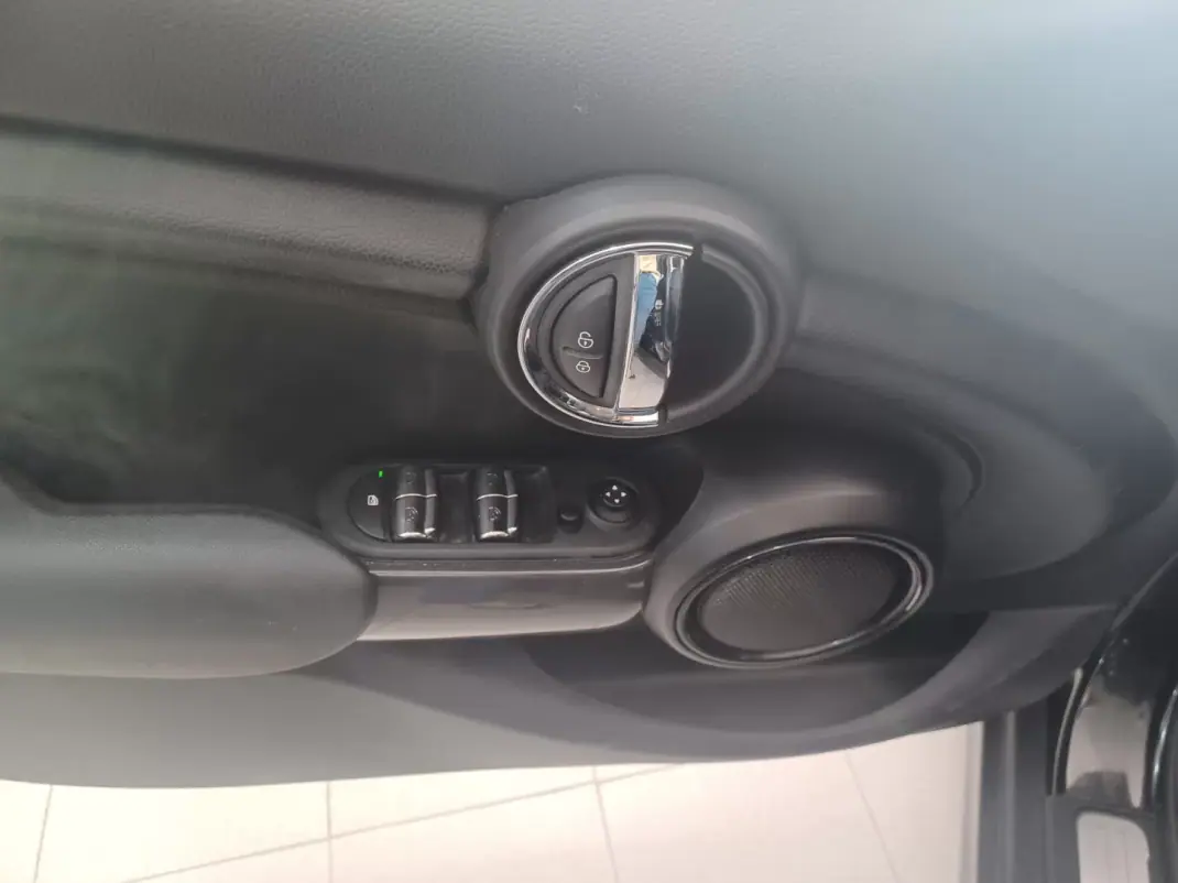 MINI 5 Portas 2019 - 13490 EUR, 199185 km - 199185km - foto 23 de 34