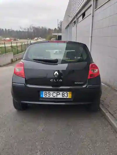 Renault Clio 2006 - 4250 EUR, 180000 km - foto 2 de 8