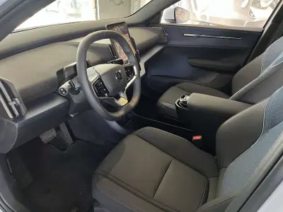 Volvo EX 30 2024 — foto 6 de 24