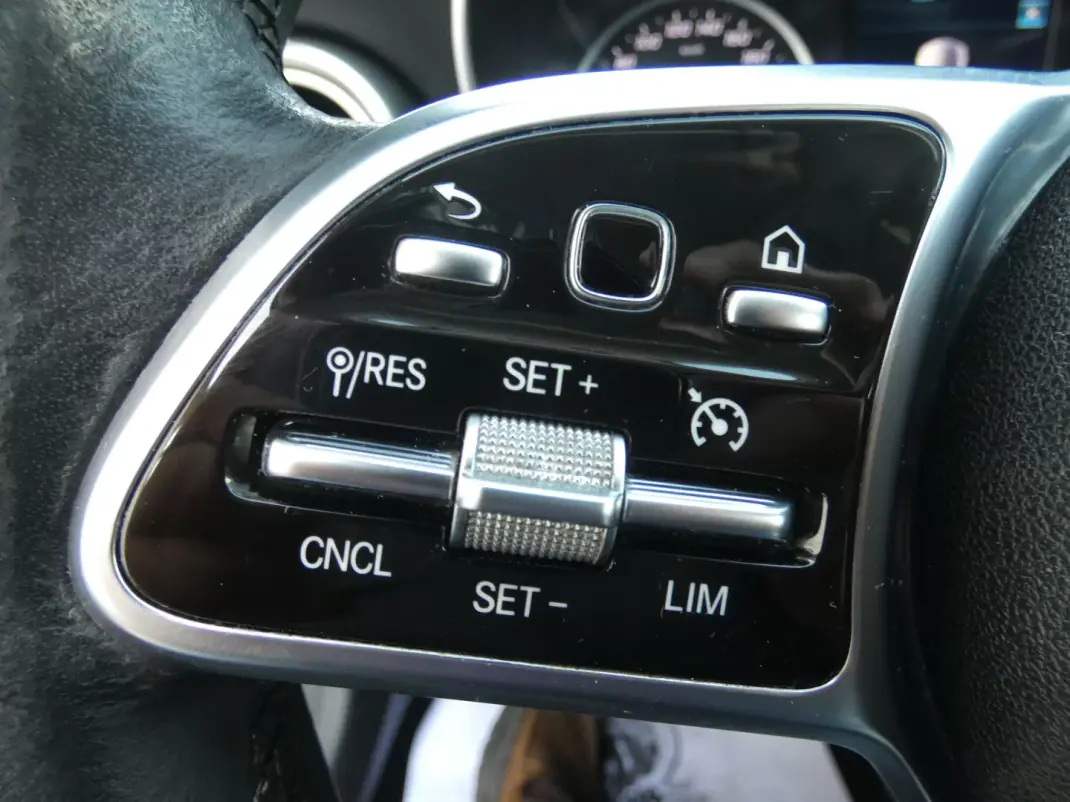 Mercedes-Benz C 220 2018 - 20750 EUR, 299000 km - AUTO.MOTO.pt - 299000km - foto 24 de 27