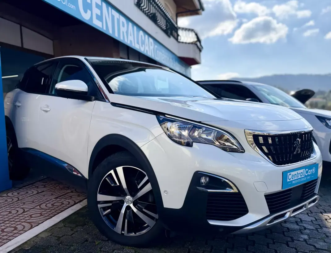 Peugeot 3008 2020 - 22950 EUR, 73000 km - AUTO.MOTO.pt - 73000km - foto 1 de 30