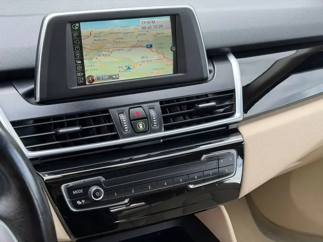 BMW 216 Active Tourer 2015 - 12900 EUR, 155761 km - AUTO.MOTO.pt - 155761km - foto 10 de 27