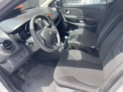 Renault Clio 2015 - 9950 EUR, 192514 km - AUTO.MOTO.pt - 192514km - foto 8 de 12